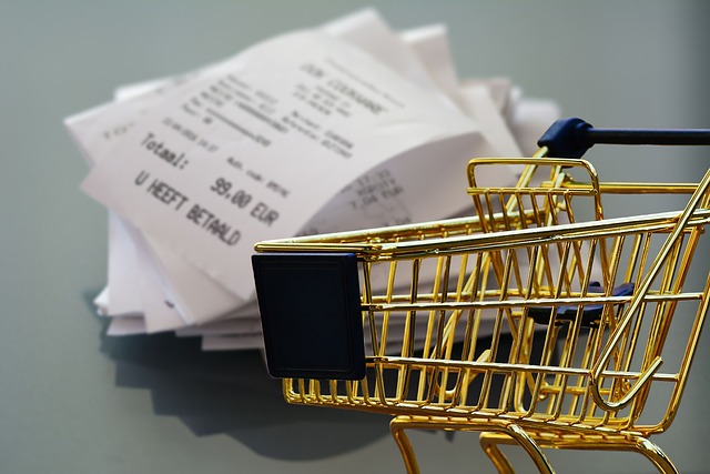 https://pixabay.com/photos/shopping-receipt-business-2614155/